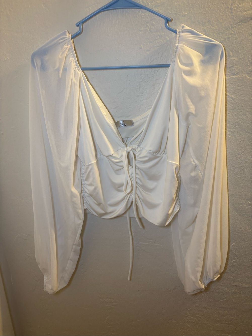 Women's White Ruched Long-Sleeve Crop Top